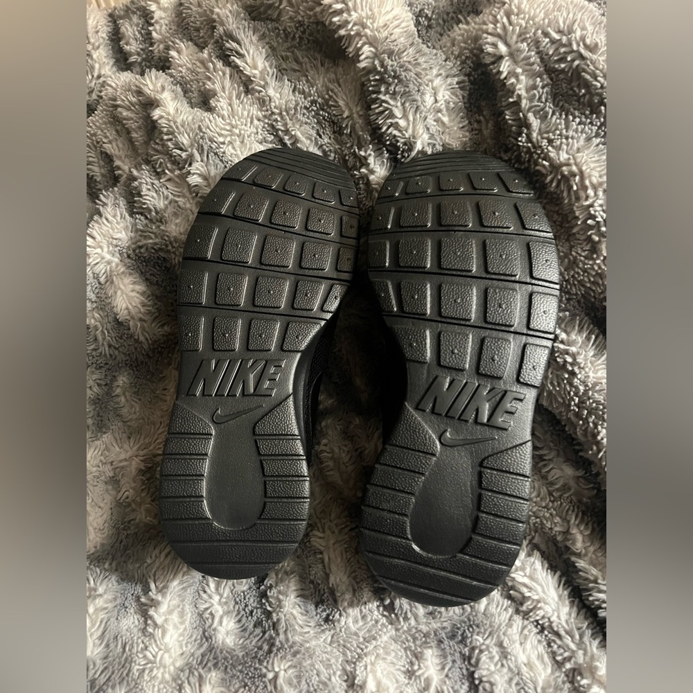 Nike Tanjun (GS) Black/ Black (6Y) - Picture 4 of 6